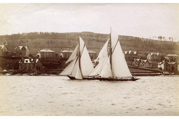 Yachting in Rothesay Bay - Photographed by George Washington Wilson (1823-1893) in 1890 - Bromide print on paper - P1925-2 - © McLean Museum and Art Gallery, Greenock.