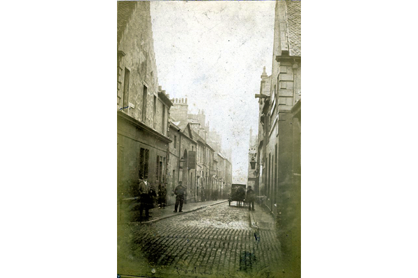 East Quay Lane, Greenock had an unsavoury reputation for crime. It was the main route for passengers between Greenock Central Station and Steamboat Quay (Custom House Quay). The street was located roughly where the current Brymner Street is. - Bromide print on paper - P4215 - © McLean Museum and Art Gallery, Greenock