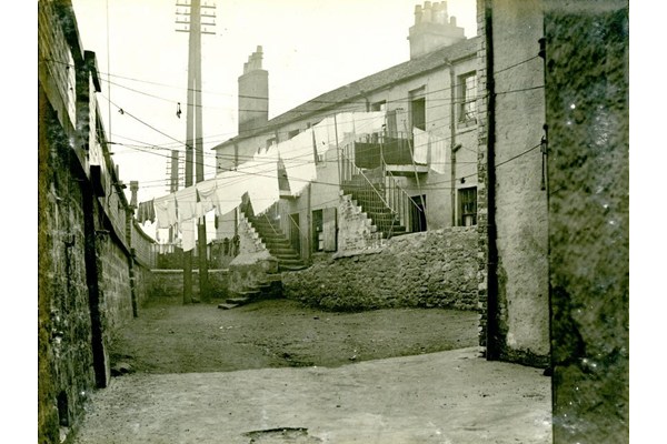 Washing line at the back of the tenement at 19 Balfour Street, Port Glasgow. - 2009.98.36 - © McLean Museum and Art Gallery, Greenock