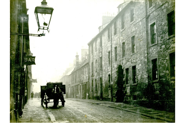 Horse and cart at King Street, Port Glasgow - 2009.98.43 - © McLean Museum and Art Gallery, Greenock