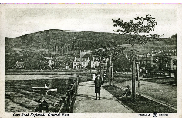 Cove Road esplanade, Gourock - Postcard posted on 13 August 1909 - WL2854 - © McLean Museum and Art Gallery, Greenock