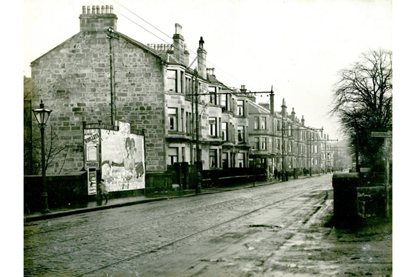 Cardwell Road, Gourock looking East. - 1920s - Photograph on paper - 2009.98.30 - © McLean Museum and Art Gallery, Greenock